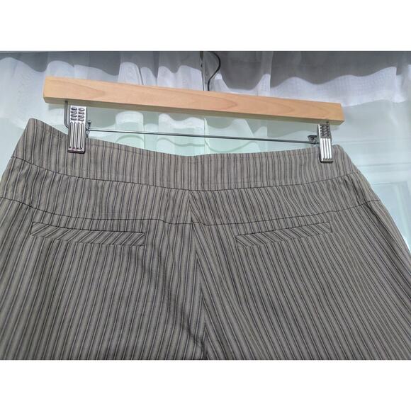 The *cutest* low-rise Gianni Bini shorts - Size 4 - Picture 4 of 4